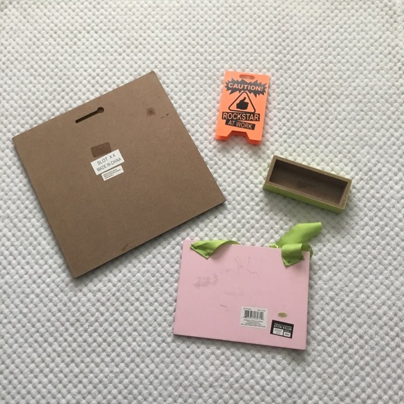 GIRLS ARE AWESOME BUNDLE - Picture 8 of 8